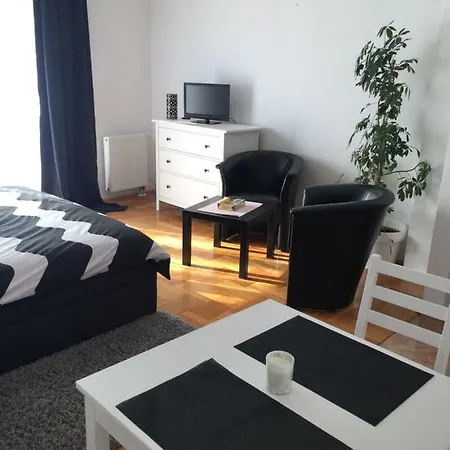 Studio Apartman Lara *** Osijek Exterior photo