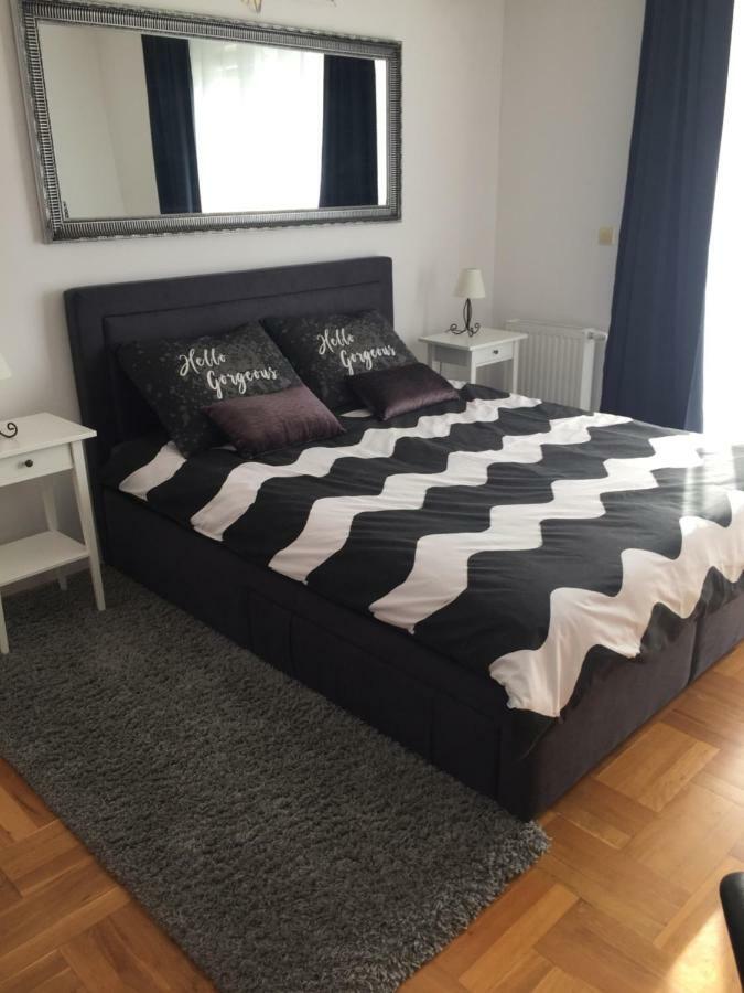 Apartment Lara *** *